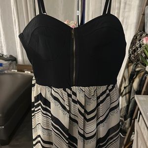 Super cute maxi dress!